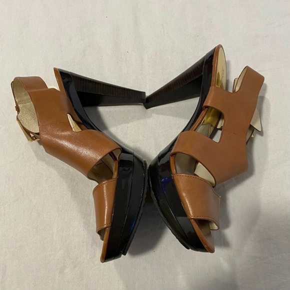 😍 Michael Kors Carla Cognac Brown Leather
Platform Sandal✨ - Picture 4 of 14